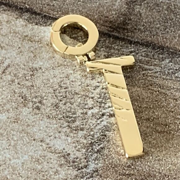 Gorjana 18K Gold Plated Alphabet Parker Charm Initial Letter "T” Large Clasp New - Picture 2 of 9